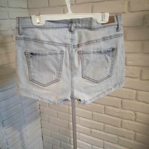 Garage Denim Stretch Ladies Size 9 Light Wash Distressed Jean Shorts - Picture 2 of 11